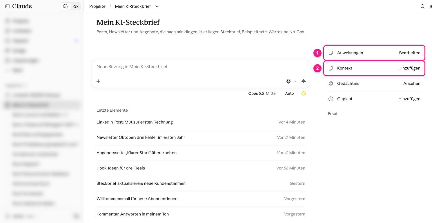 Screenshot: Claude-Projekt „Mein KI-Steckbrief“ mit Beispiel-Chats, rechts „Anweisungen“ → „Bearbeiten“ (1) und „Kontext“ → „Hinzufügen“ (2)